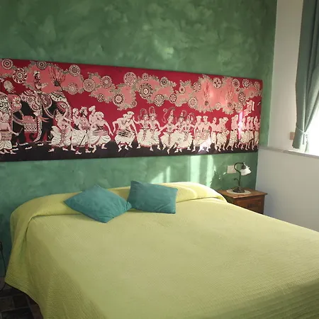 Casamiranapoli לינה וארוחת בוקר 4*